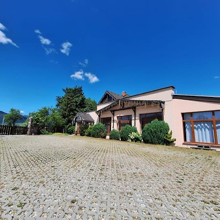 Vila Fenix B&B Ружомберок Екстер'єр фото