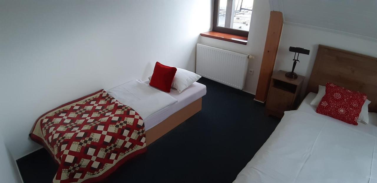 Vila Fenix B&B Ружомберок Екстер'єр фото