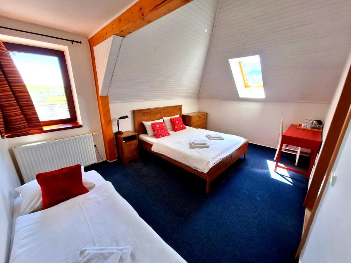 Vila Fenix B&B Ружомберок Екстер'єр фото